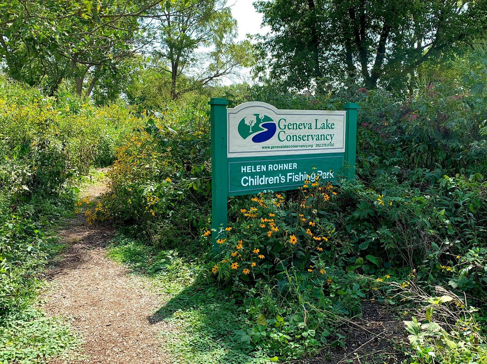 Green park sign for Geneva Lake Conservancy